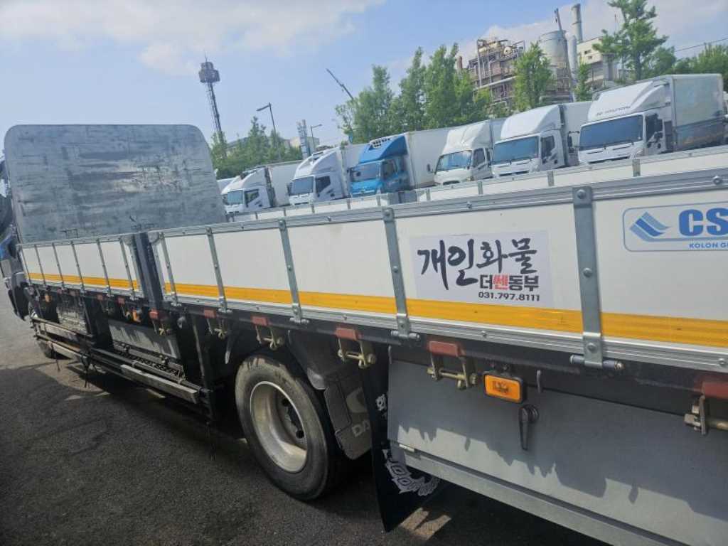 medium and large cargo truck - Vista 3
