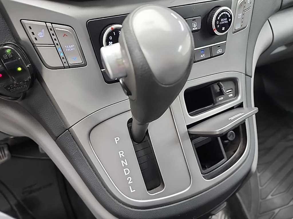 HYUNDAI Starex - Vista 8