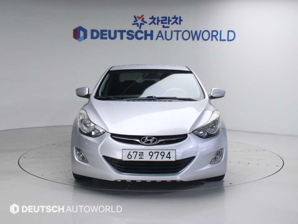 HYUNDAI Avante - Vista 3