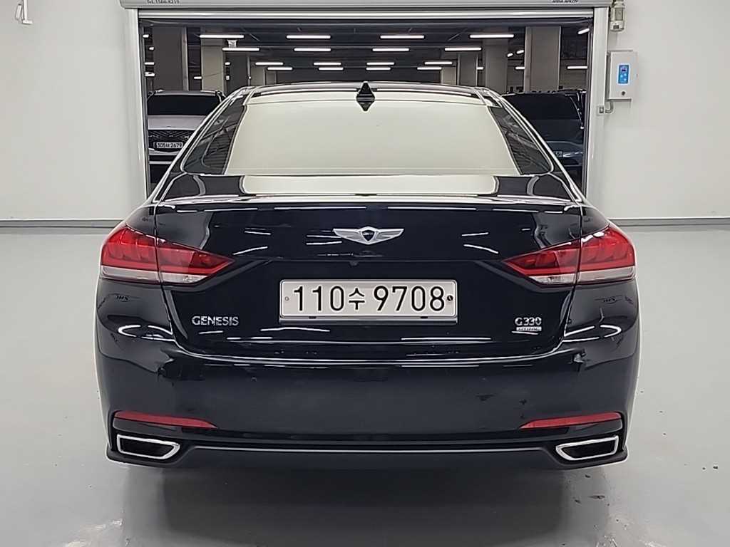 HYUNDAI Genesis - Vista 3
