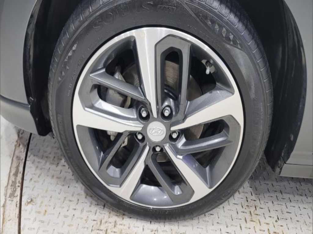 HYUNDAI Kona - Vista 9