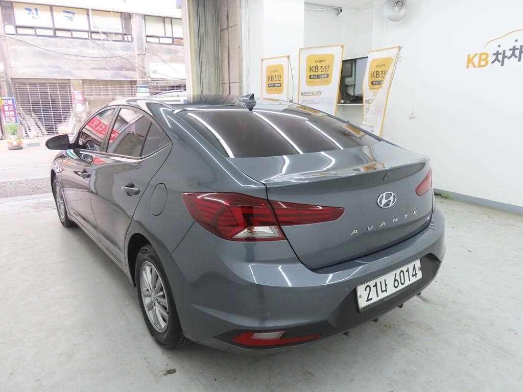 HYUNDAI Avante - Vista 4