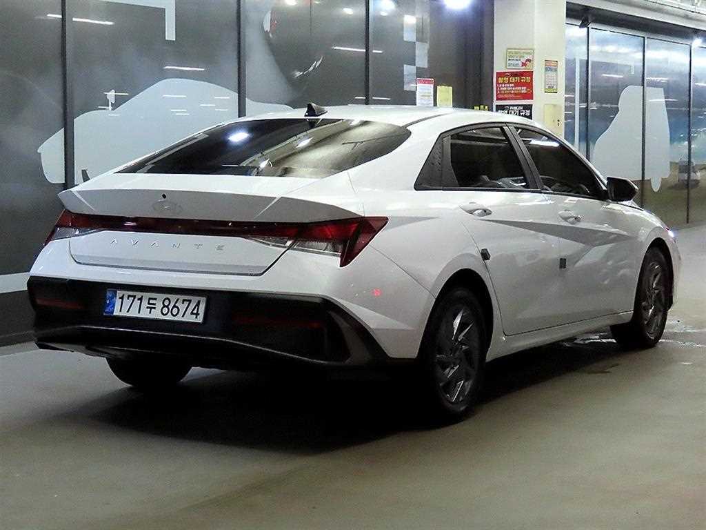 HYUNDAI Avante - Vista 4