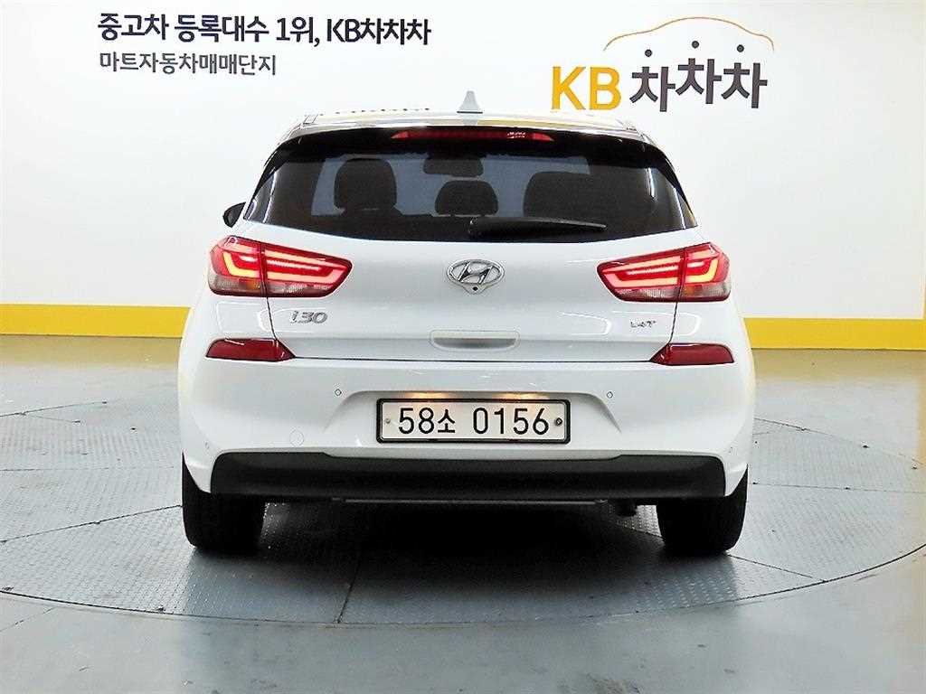 HYUNDAI i30 - Vista 3