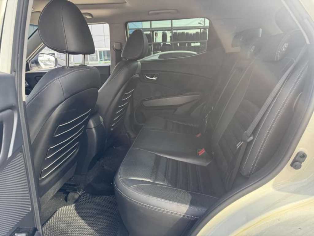 Ssangyong Tivoli - Vista 4