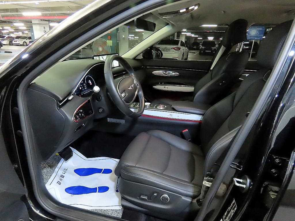 Genesis GV70 - Vista 6