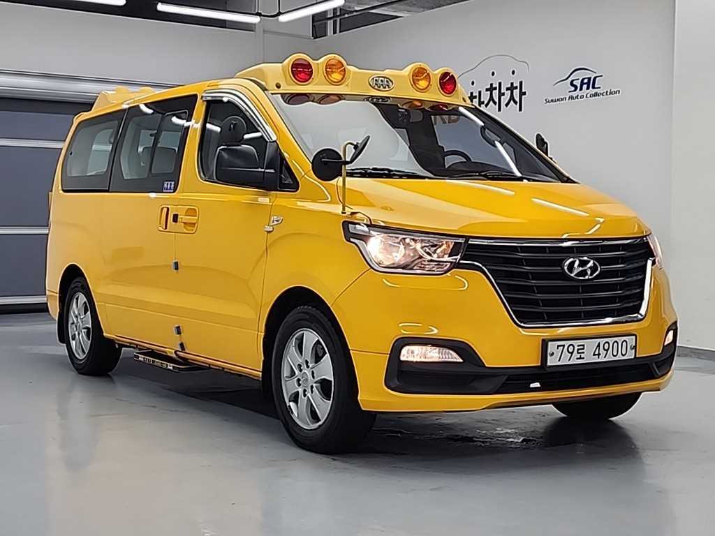 HYUNDAI Starex - Vista 4