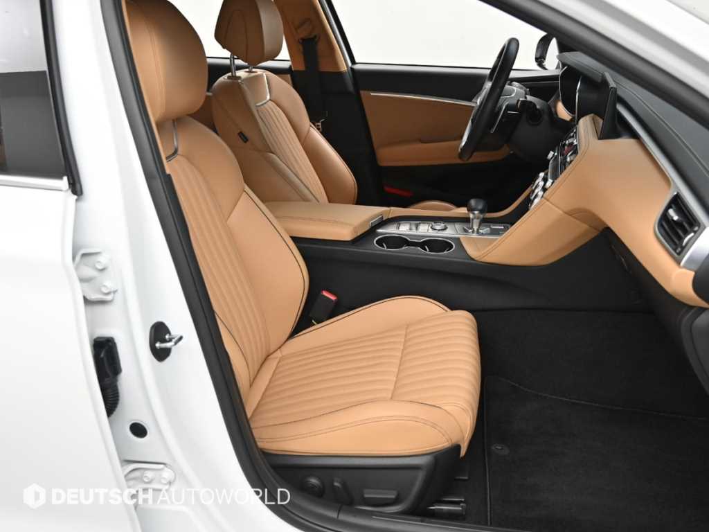 Genesis G70 - Vista 10
