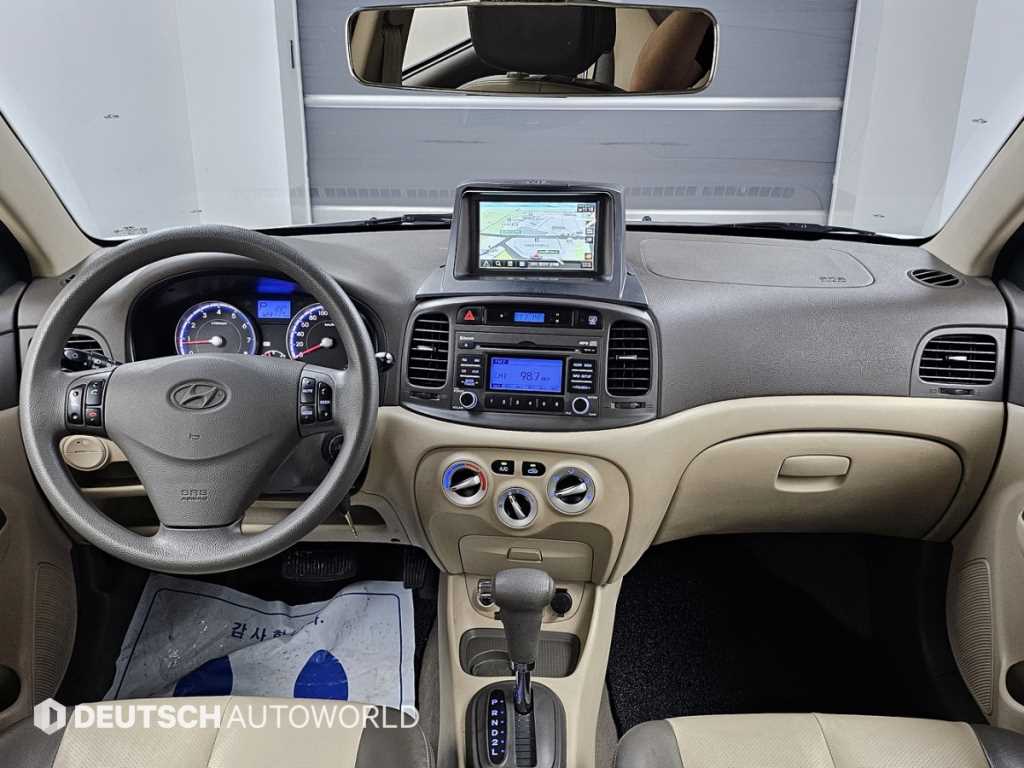 HYUNDAI Verna - Vista 7