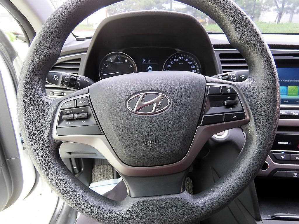 HYUNDAI Avante - Vista 8