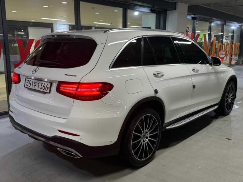 Mercedes Benz GLC Class - Vista 4
