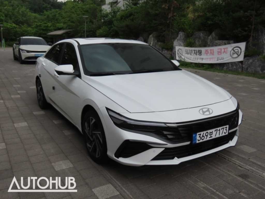 HYUNDAI Avante - Vista 2