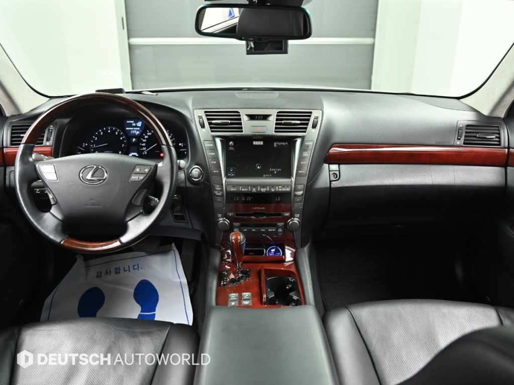 Lexus LS - Vista 7