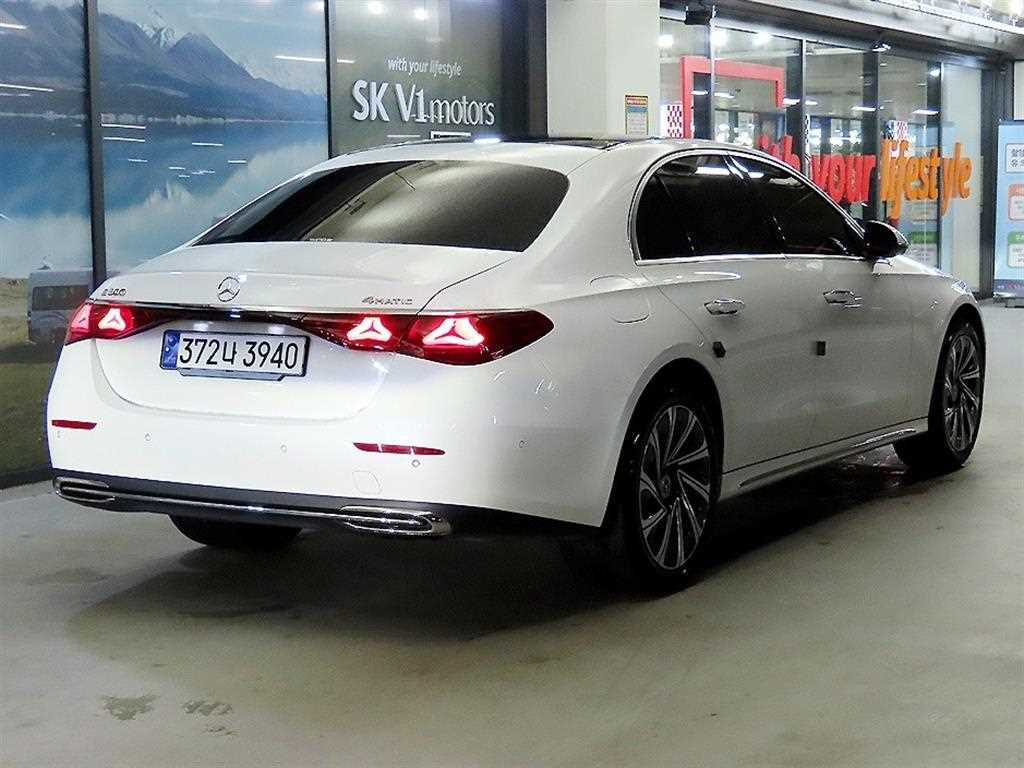Mercedes Benz E class - Vista 4