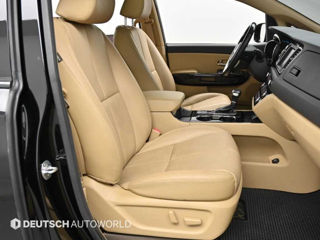 KIA Carnival - Vista 10