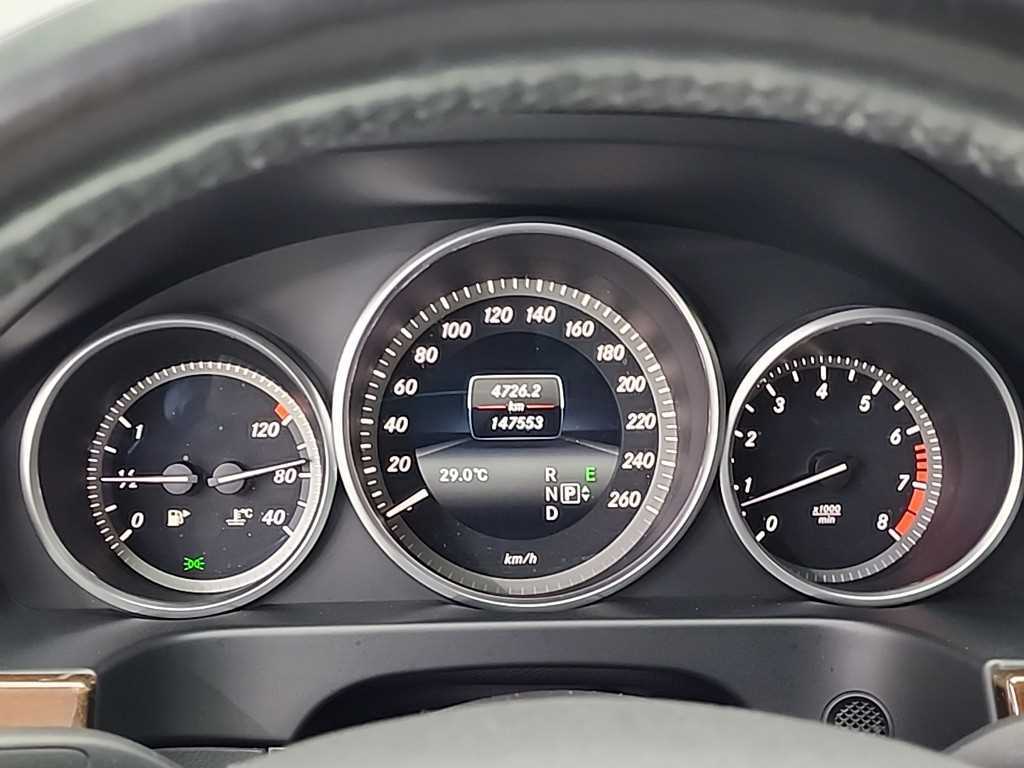 Mercedes Benz E class - Vista 6