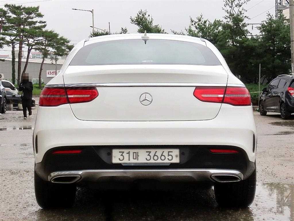 Mercedes Benz GLE Class - Vista 4