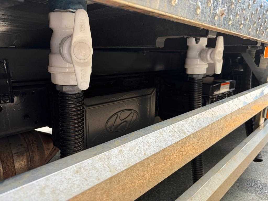 medium and large cargo Live Fish Car - Vista 12
