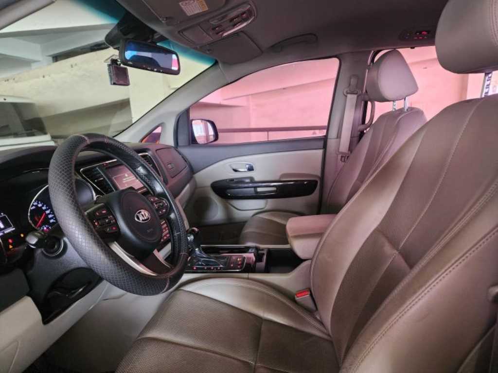 KIA Carnival - Vista 7
