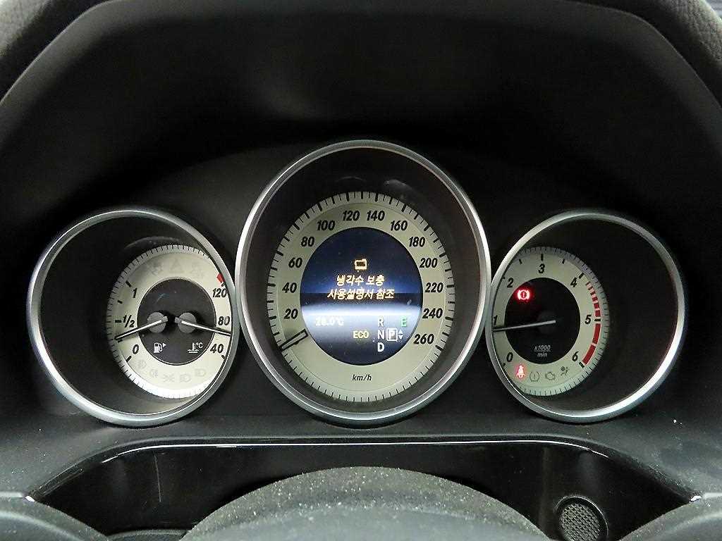 Mercedes Benz E class - Vista 6