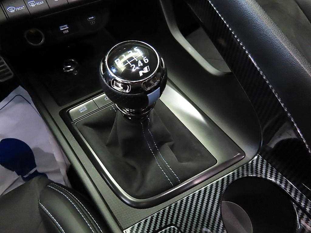 HYUNDAI Avante - Vista 12