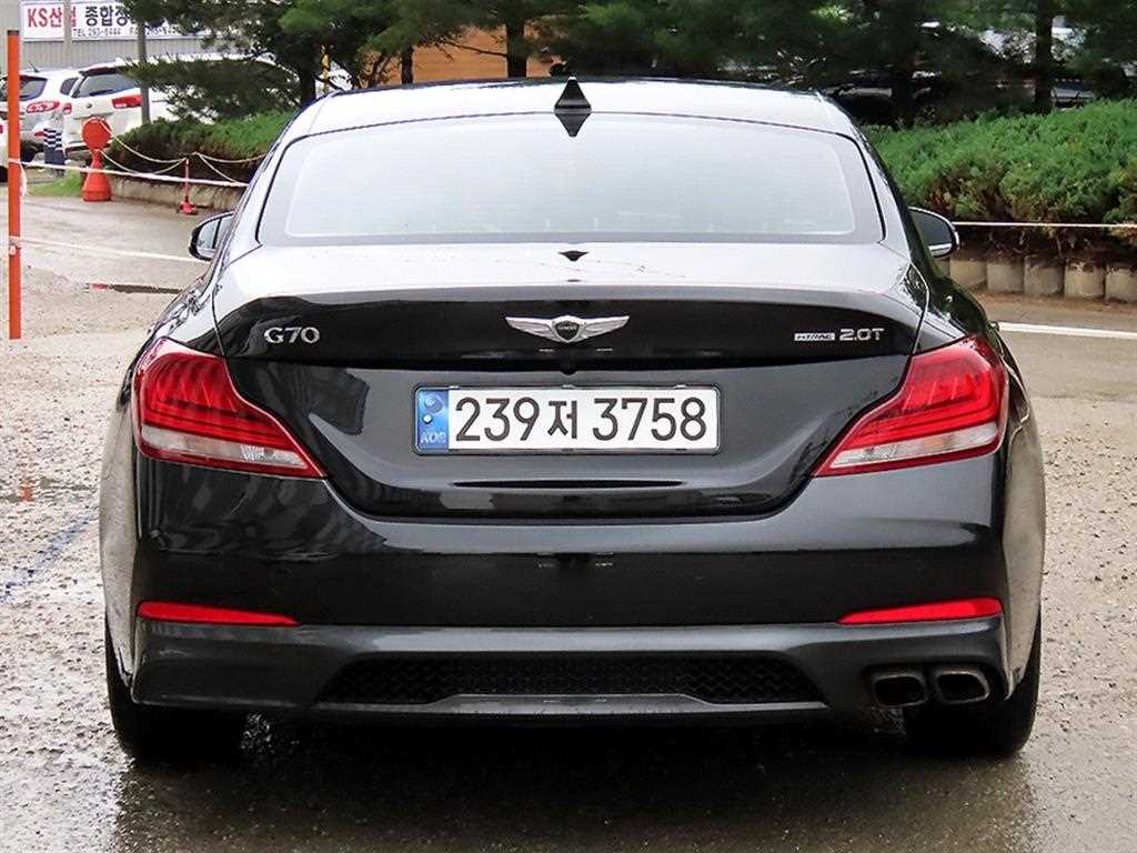 Genesis G70 - Vista 4