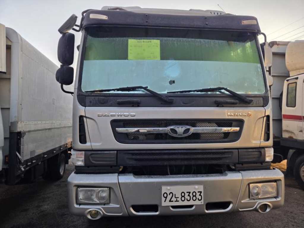 medium and large cargo truck - Vista 2