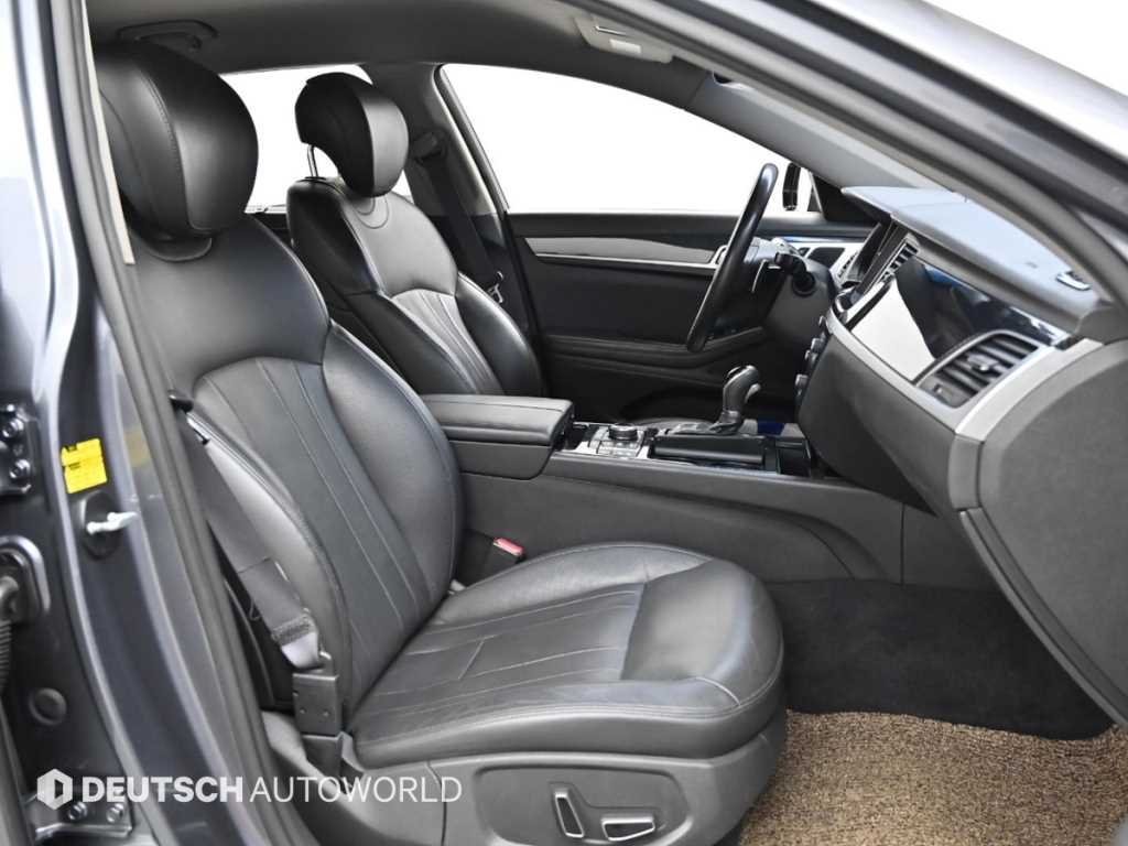 HYUNDAI Genesis - Vista 10