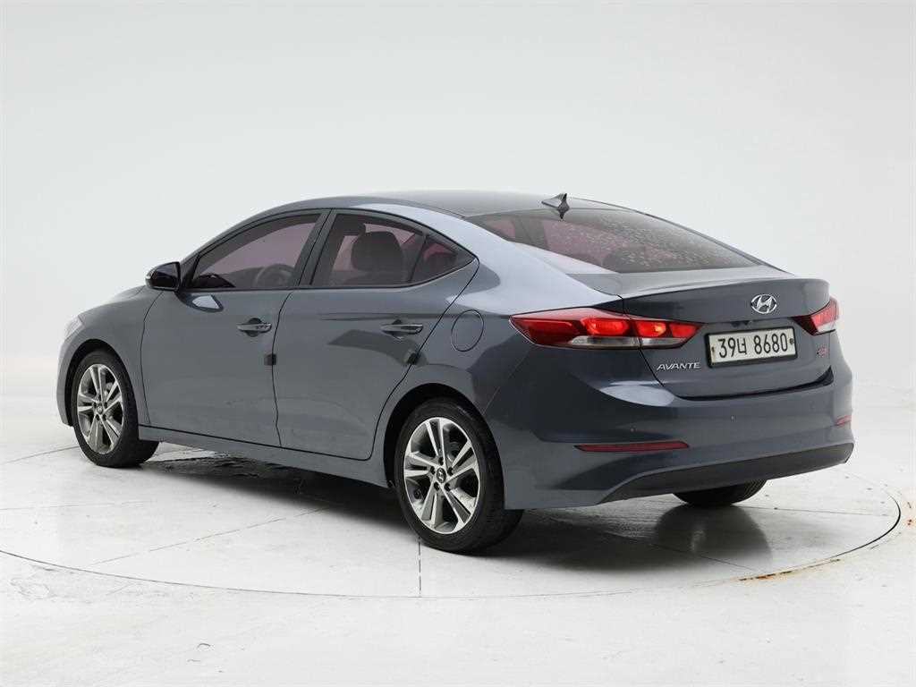HYUNDAI Avante - Vista 4