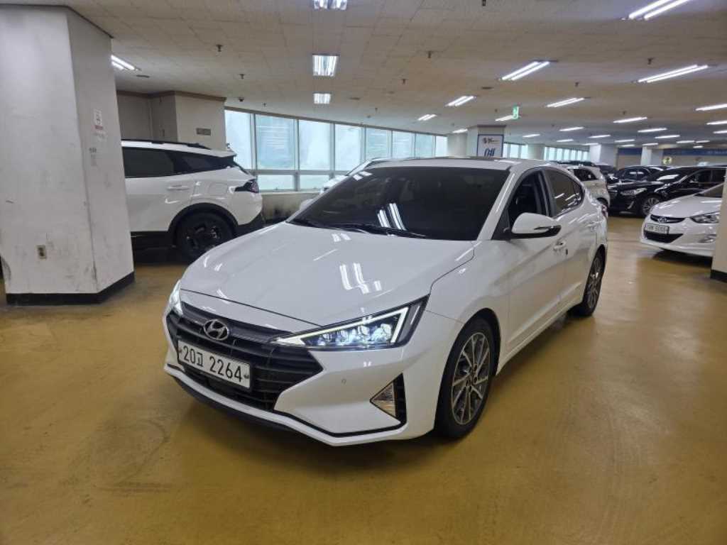 HYUNDAI Avante - Vista 3