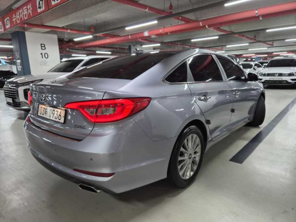 HYUNDAI Sonata - Vista 3