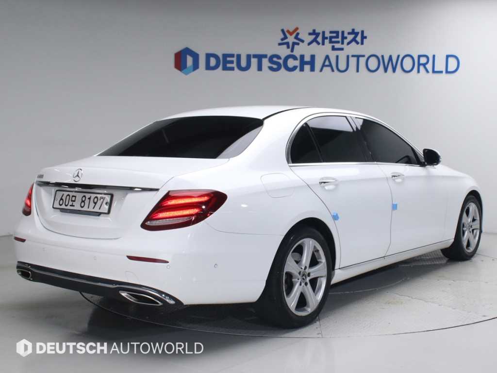 Mercedes Benz E class - Vista 2