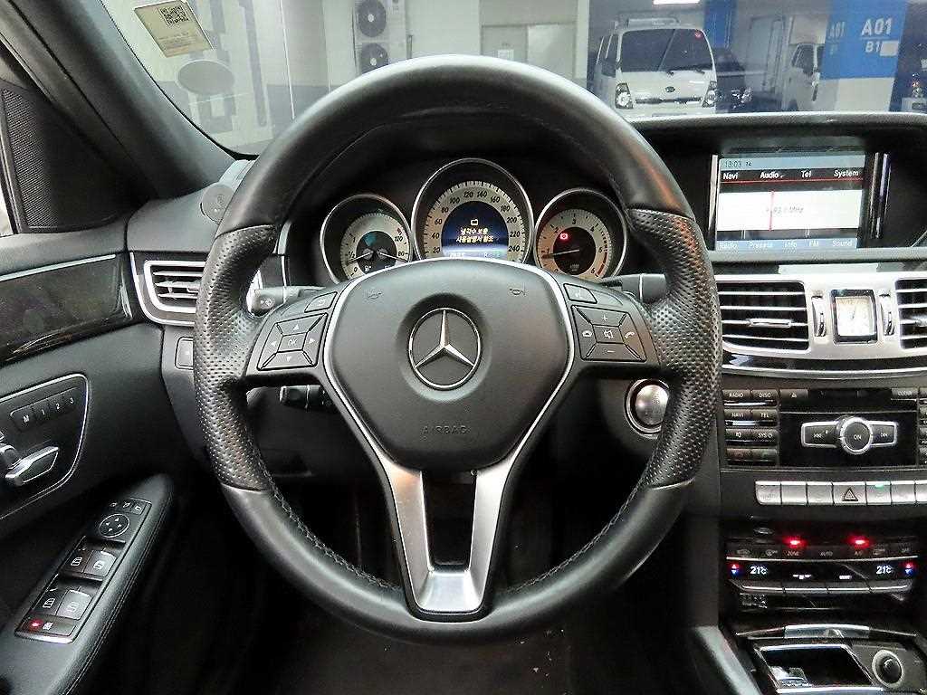 Mercedes Benz E class - Vista 7