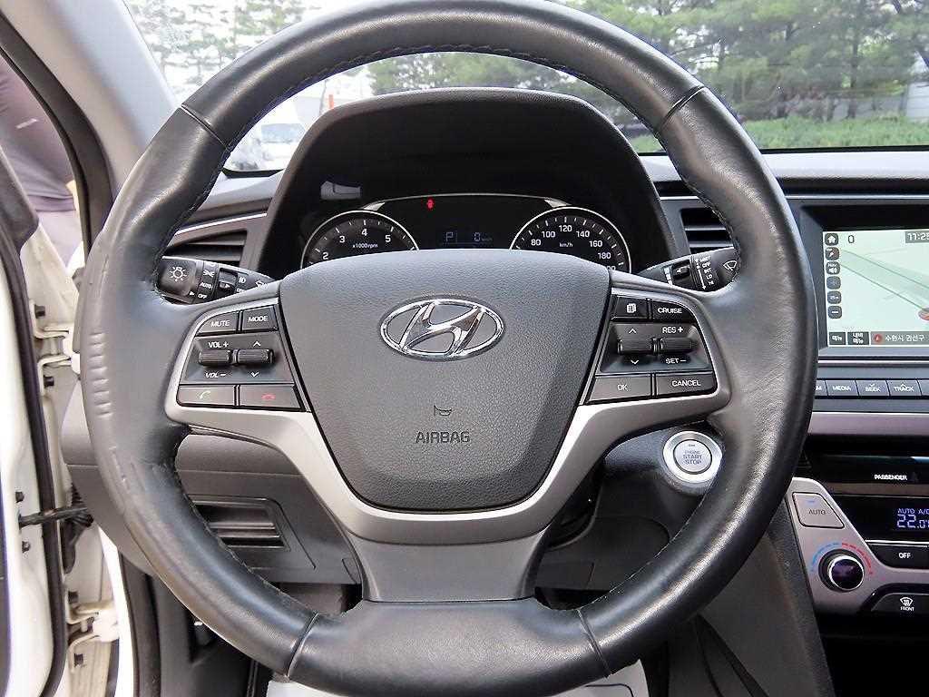 HYUNDAI Avante - Vista 8