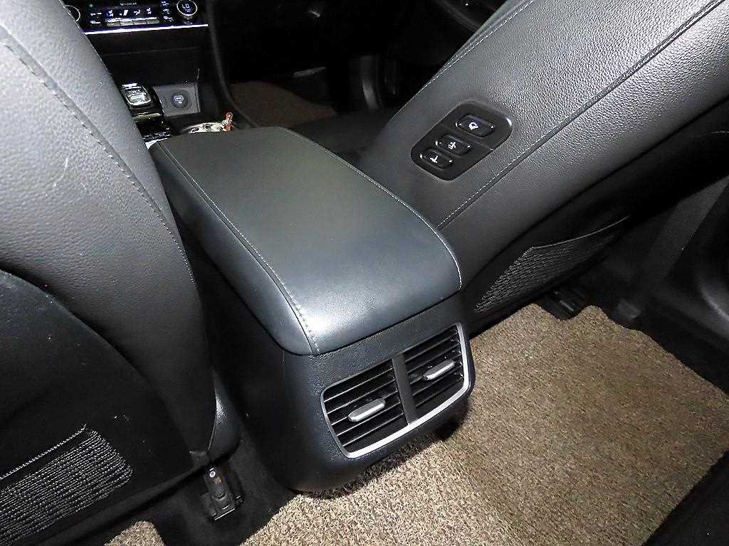 HYUNDAI Sonata - Vista 3