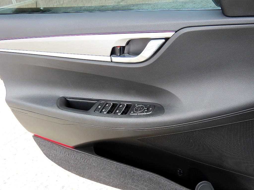 HYUNDAI Grandeur - Vista 11