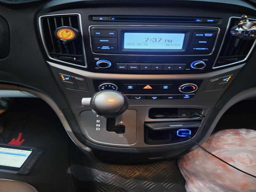 HYUNDAI Starex - Vista 9