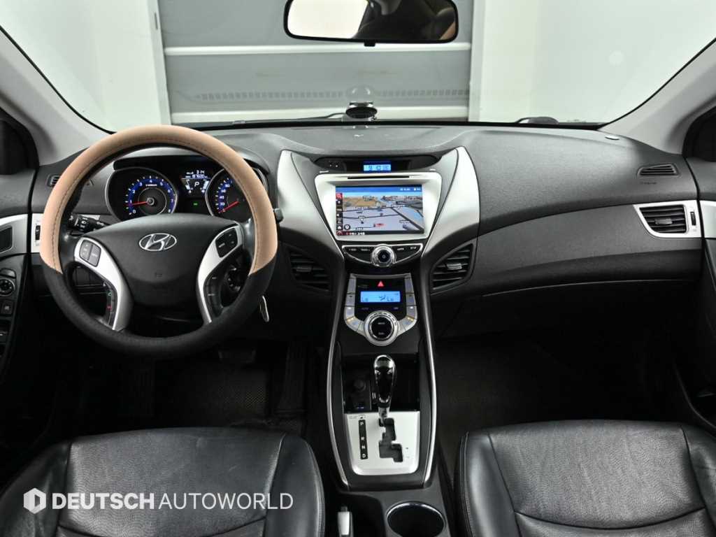 HYUNDAI Avante - Vista 7