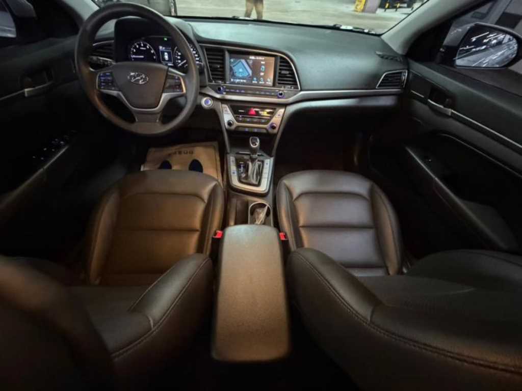 HYUNDAI Avante - Vista 6