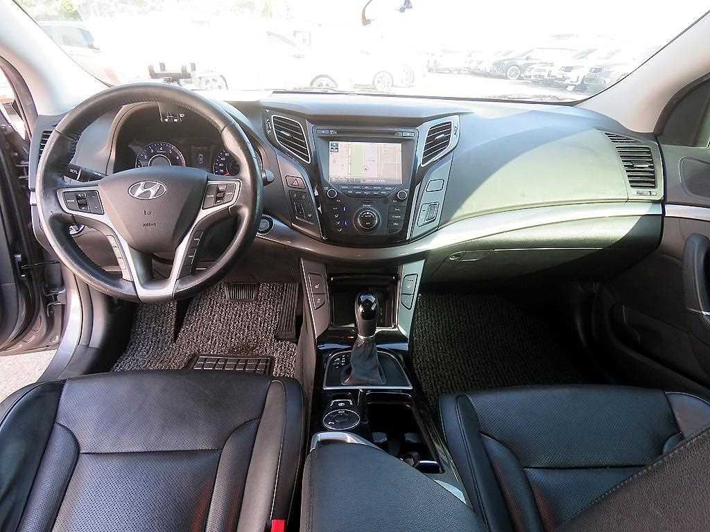 HYUNDAI i40 - Vista 8