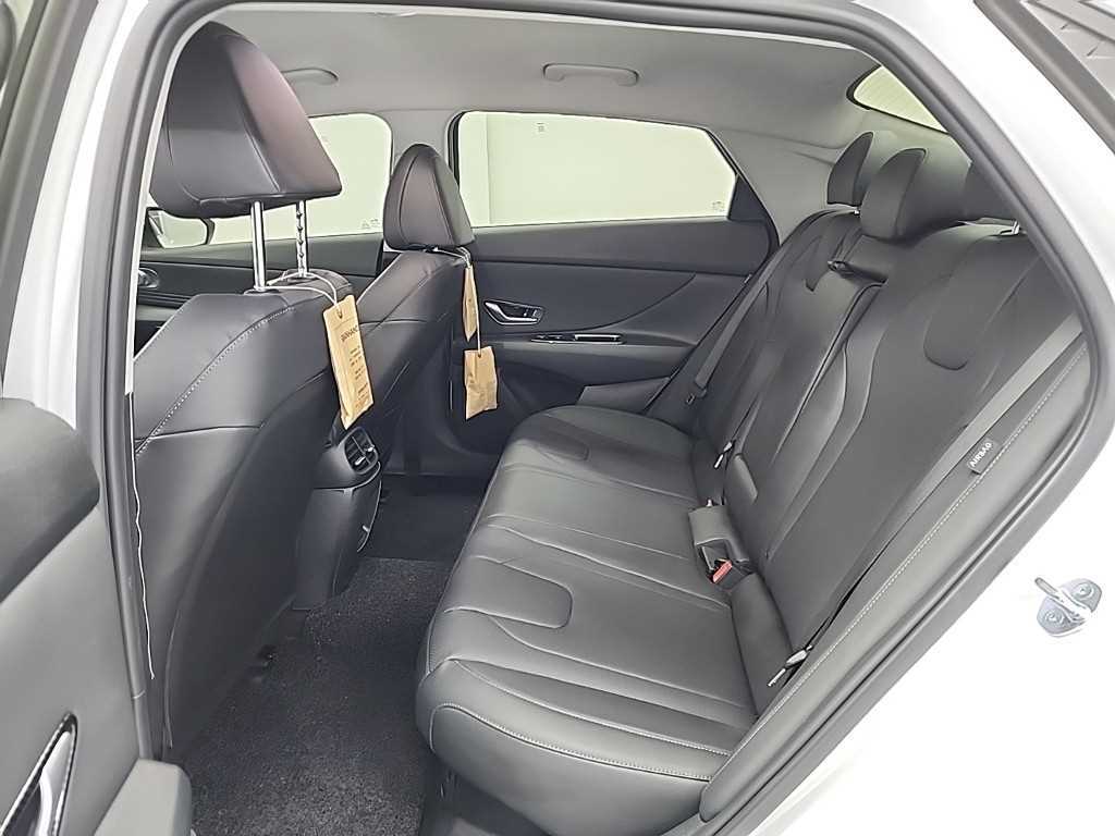 HYUNDAI Avante - Vista 12