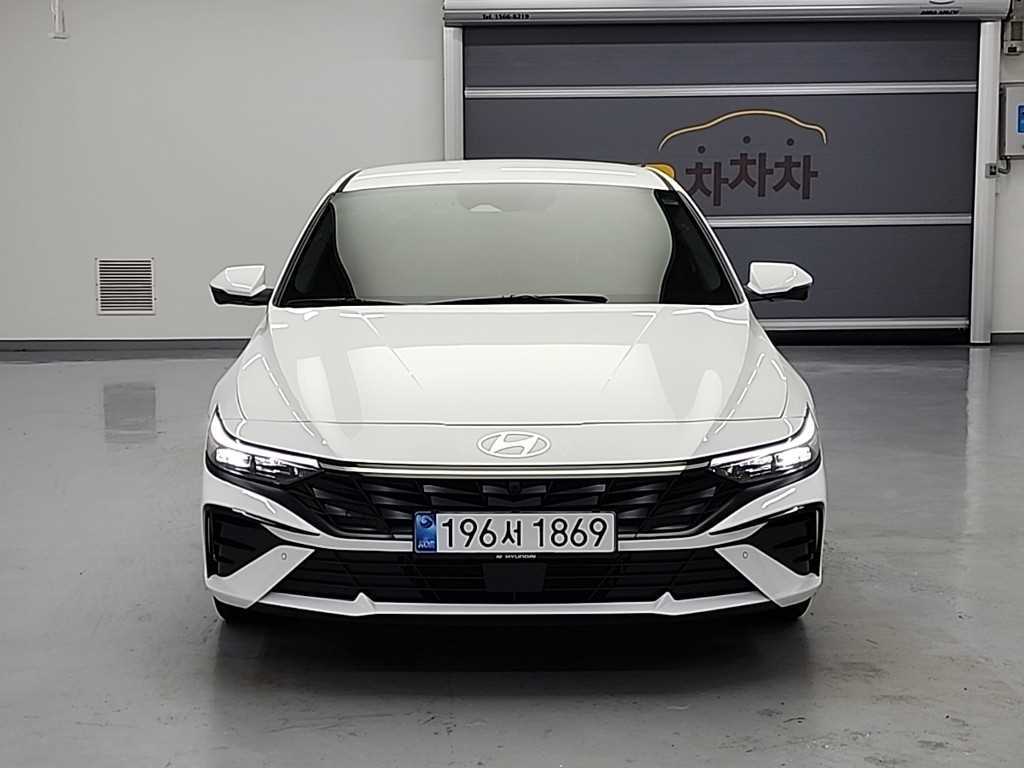 HYUNDAI Avante - Vista 2