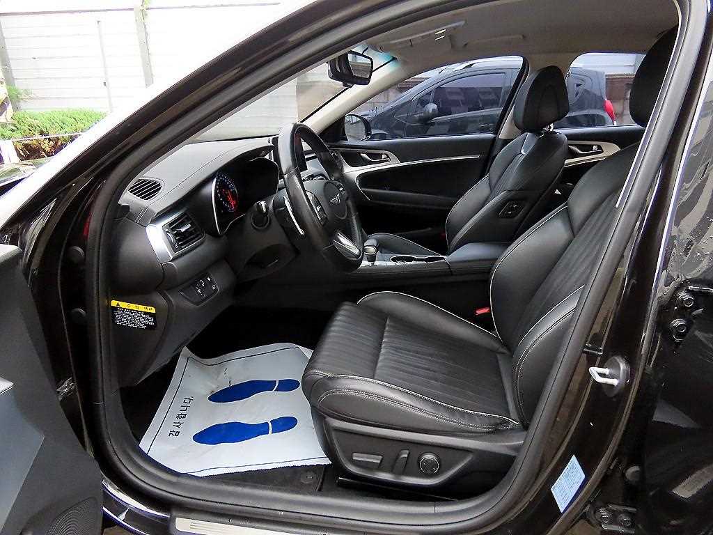 Genesis G70 - Vista 5