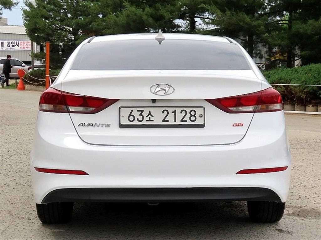 HYUNDAI Avante - Vista 4
