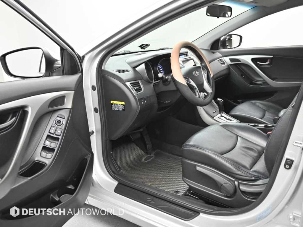 HYUNDAI Avante - Vista 11