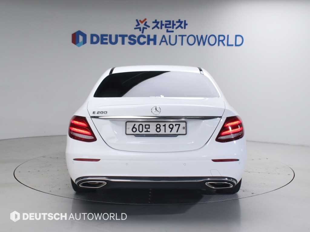 Mercedes Benz E class - Vista 4