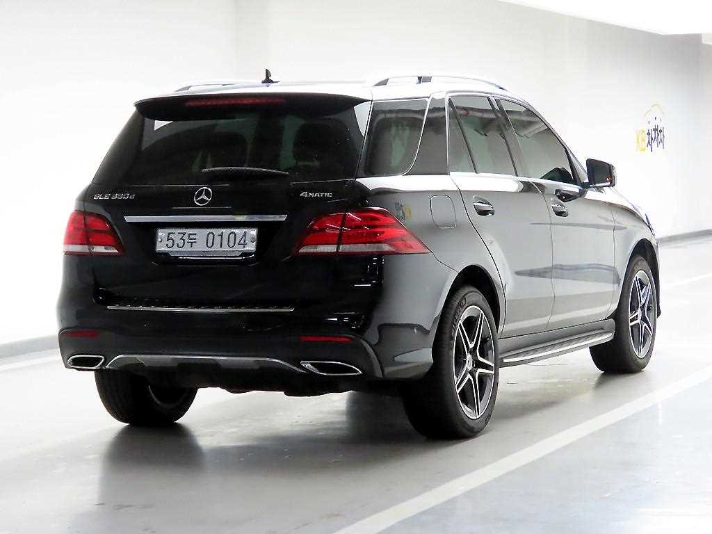 Mercedes Benz GLE Class - Vista 4