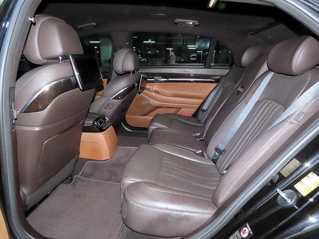 Genesis G90 - Vista 7