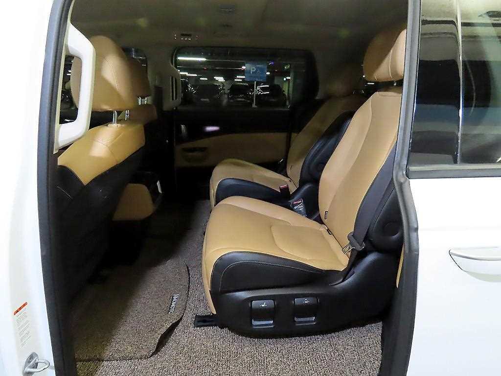 KIA Carnival - Vista 7