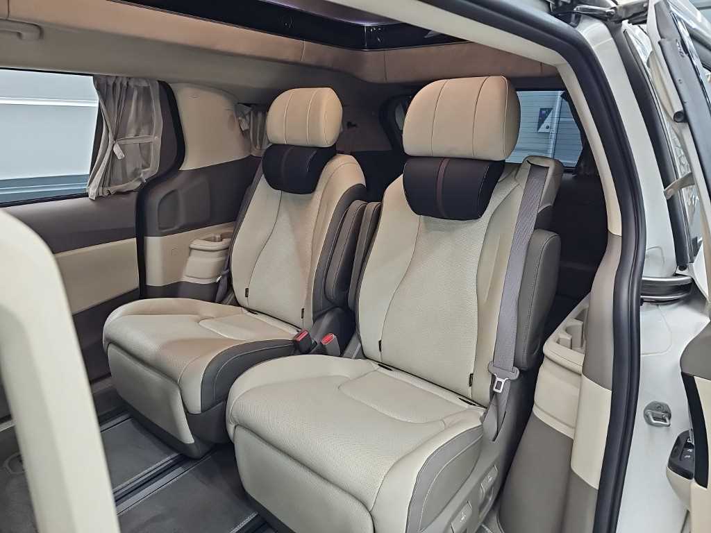KIA Carnival - Vista 12